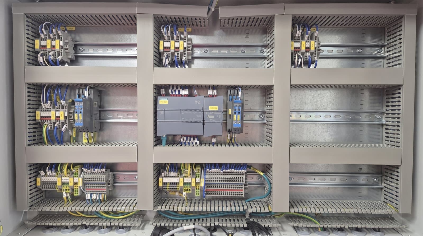 Elektrische und pneumatische Inbetriebnahme einer Sondermaschine bei FUTRONIKA