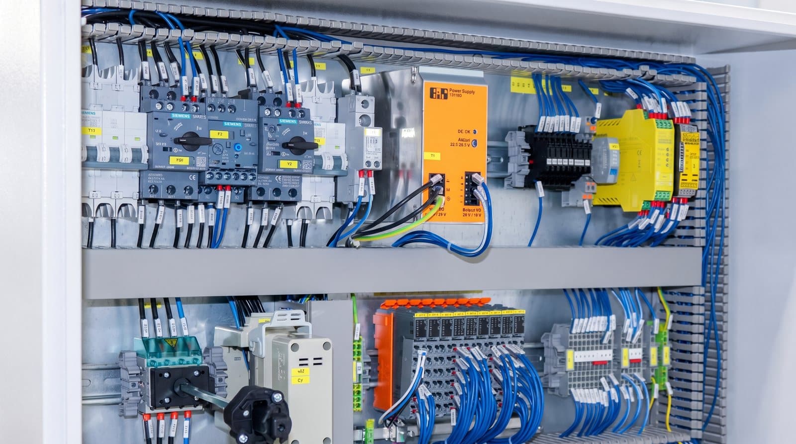 Elektrische und pneumatische Inbetriebnahme einer Sondermaschine bei FUTRONIKA