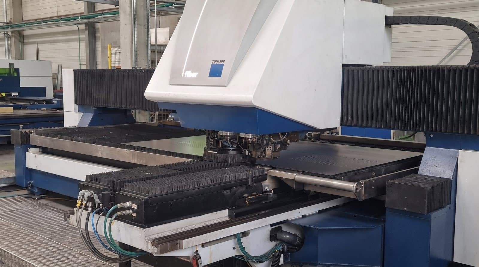 Laserschneiden und Laserstanzen von Blech bei FUTRONIKA in Brunnthal