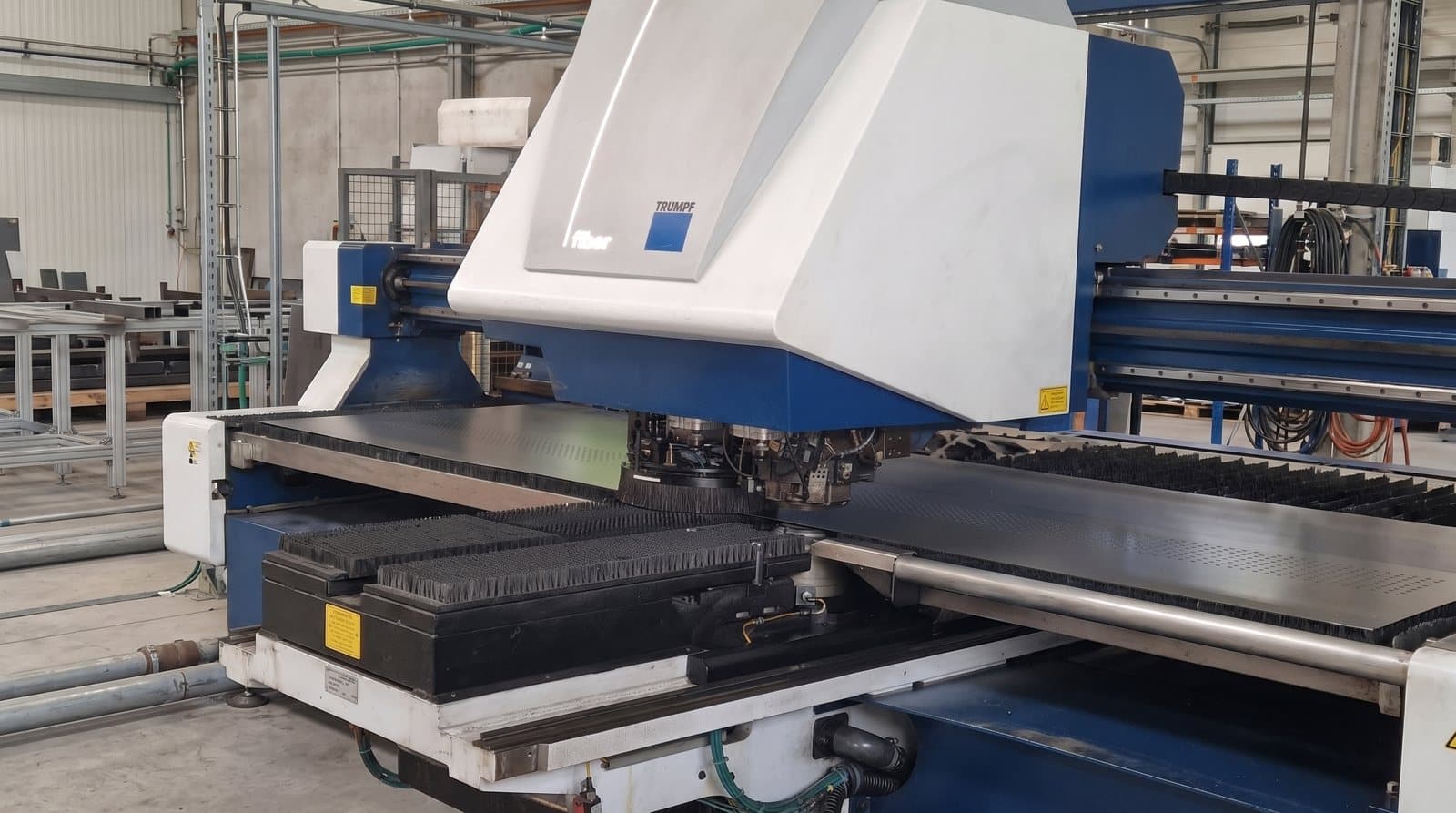 Laserschneiden und Laserstanzen von Blech bei FUTRONIKA in Brunnthal
