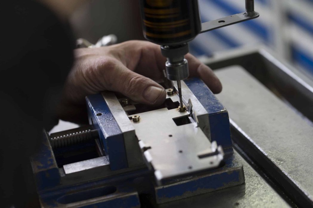 Gekantete Blechbauteile für Zelenka vor der Abkantpresse TruBend 5130 bei der FUTRONIKA AG