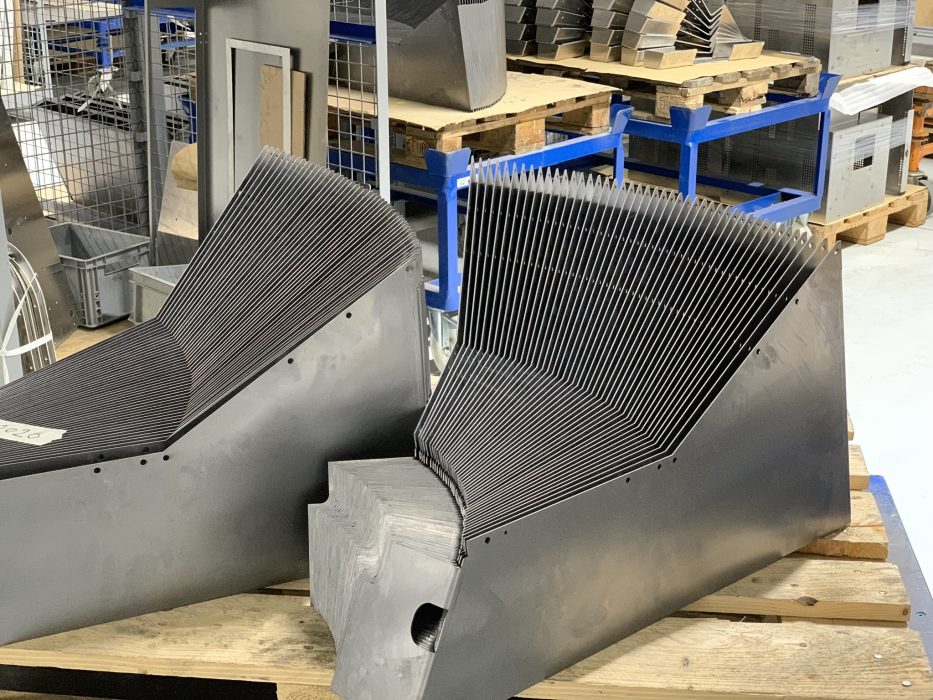 Fertigungsteile und Materiallager bei der FUTRONIKA AG